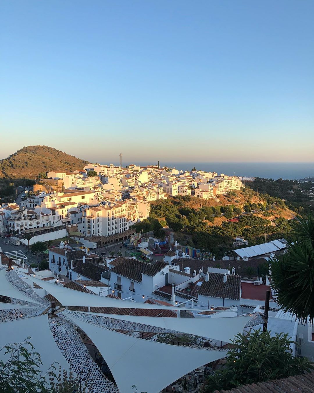 #FoxPRTips | “When ambling around Andalusia, make sure to visit the quaint hillside town of Frigiliana. Located at the base of the Sierra Nevada, approximately 1.5 hours from Marbella, the tiny cobbled streets and beautiful rooftop bars make this the perfect place to spend an afternoon/evening. For a delicious dinner with a view, make sure to finish off the evening at the delightful @thegardenfrigiliana” recommends Account Manager, @callummcla 
#foxprtravel #andalusia #frigiliana #sierranevada #spain