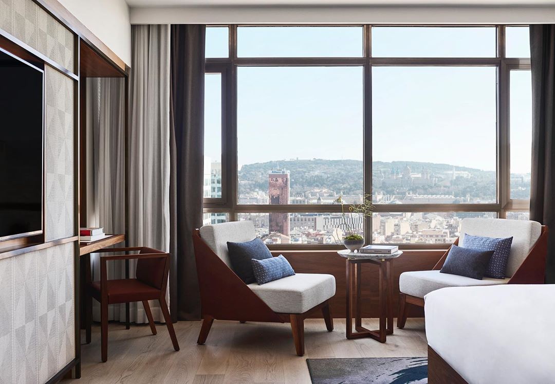Now there’s a room with a view @nobubarcelona 
#foxprtravel #luxurytravel #nobuhotelbarcelona #spain