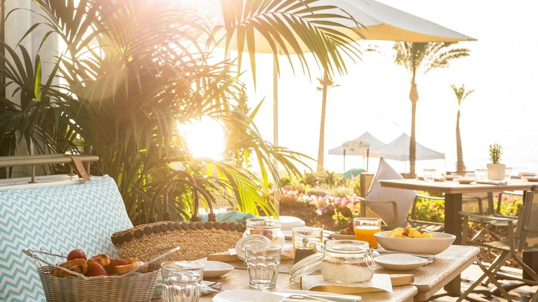 “…the interiors are flawlessly on trend, expect indulgent dark jewel tone colour palettes with statement metallic highlights and retro nods. Making it perfectly Instagram-able…”⁠
⁠
Read more about what @dailymail’s⁠
 @lucy.coghlan had to say about @kempinskibahia – by visiting their website.