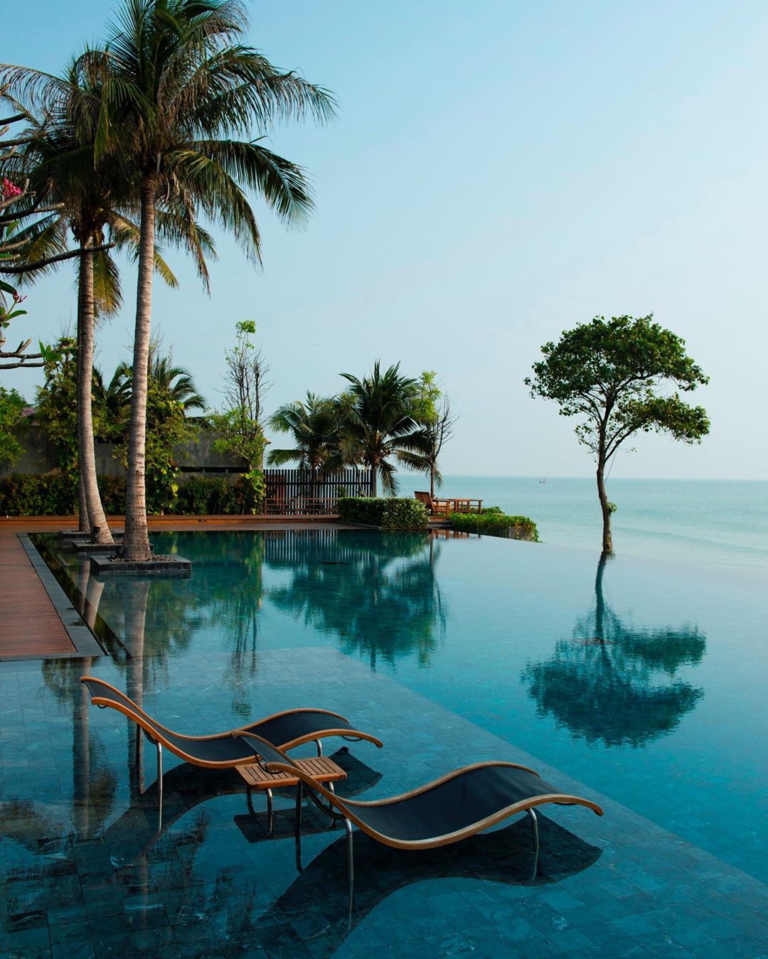 Set in the heart of Hua Hin @vvillashuahin offers a unique guest experience, from terraced private pools and sun-dappled decks ideal for alfresco dining to yoga lessons and meditation sessions.