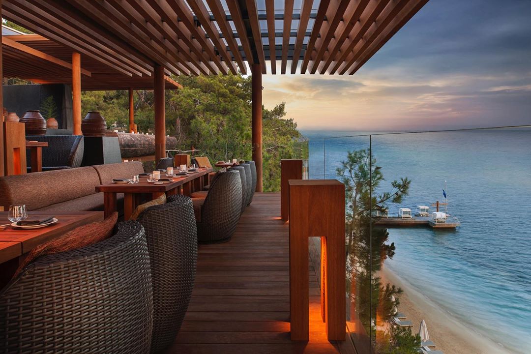 On Turkey’s coast you can find the idyllic village of Göcek, fondly known to locals as “yacht heaven”. With complimentary access to the only beach in the village, @dresortgocek is the perfect spot for relaxation, sailing and more.