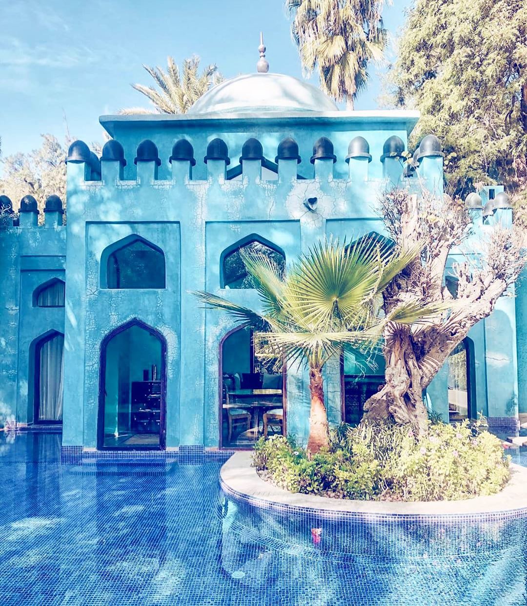 Dreaming of the striking shades of blue at @essaadimarrakech 🌴💙
⁣
#DreamNowGoLater #EsSaadiMarrakech #ArmChairTravel ⁣
⁣
📸 @clm_g