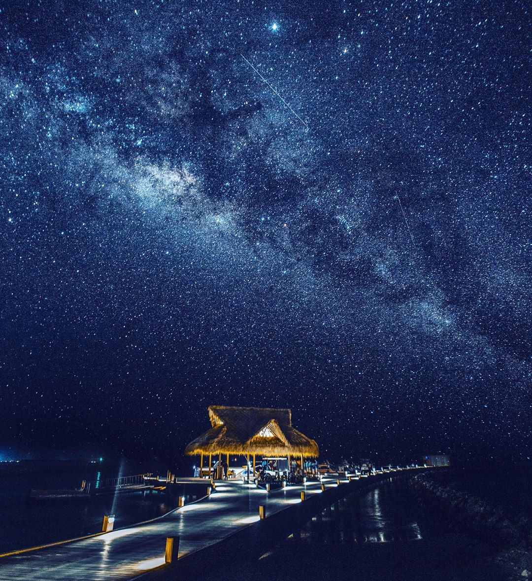 Thanks to the dwindling levels of air pollution, views of the night sky are the clearest they’ve been in decades. ⁣
⁣
Undoubtedly one of the best spots to stargaze, the overwater walkway at @emeraldmaldivesresortspa provides panoramic views of the Maldivian night sky ⁣✨💫
⁣
#DreamNowGoLater #FoxCommsTravel #ArmchairTravel ⁣