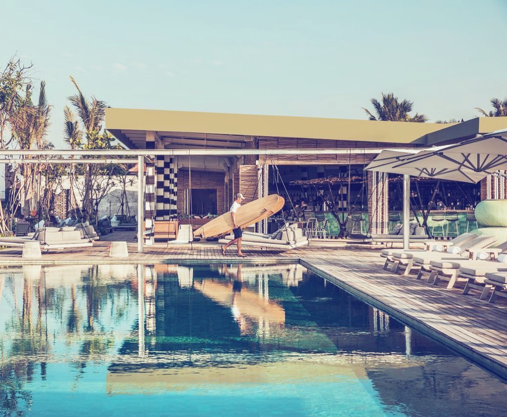For those seeking a Balinese getaway, @comoumacanggu is open to travellers looking to explore the country’s most popular village 🌴⁣
⁣
Offering a distinctively modern take on the traditional surf shack,  the COMO Beach Club is the perfect destination to while away days in the sun, serving up an eclectic global menu to a soundtrack of live acoustic musicians & DJ sets 🏄‍♂️🎶✨ ⁣
⁣
#COMOUmaCanggu #COMOHotels #Bali #Canggu #LuxuryTravel #COMOBeachClub #travel #travelgram #traveltheworld #FoxCommsTravel ⁣